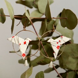 Boucles d'oreilles Origami Créoles Colombes blanches aux leurs rouge